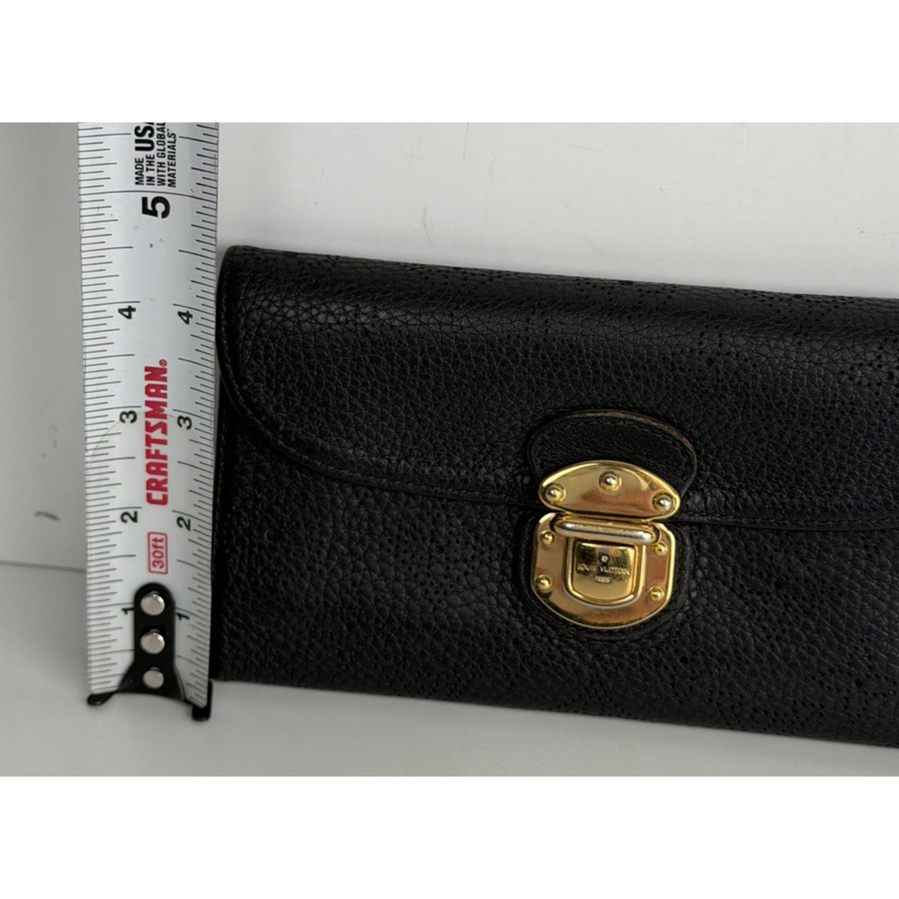 Louis Vuitton Mahina Amelia Wallet Textured Leather & Gold-tone PushLock K1 - Picture 13 of 16